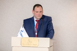 Заместитель генерального директора по производству «Газпром добыча шельф Южно-Сахалинск» Андрей Анищенко во время выступления на конференции