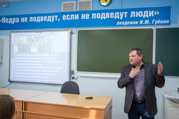 Начальник управления по работе с персоналом "Газпром добыча шельф Южно-Сахалинск" Андрей Простотин