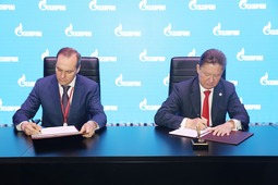 Артем Здунов и Алексей Миллер во время подписания Дорожной карты