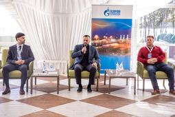 Александр Сингуров и Валерий Гурьянов во время панельной дискуссии