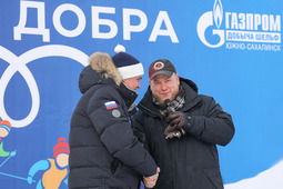 управляющий компании "Сахалинская Энергия" Андрей Олейников (слева) и генеральный директор "Газпром добыча шельф Южно-Сахалинск" Валерий Гурьянов (справа)