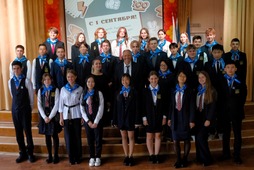ученики 10-го "Газпром-класса" в лицее №1 Южно-Сахалинска