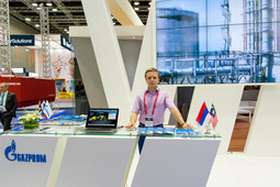 Представитель "Газпром добыча шельф" Антон Заглядимов на стенде компании "Газпром"